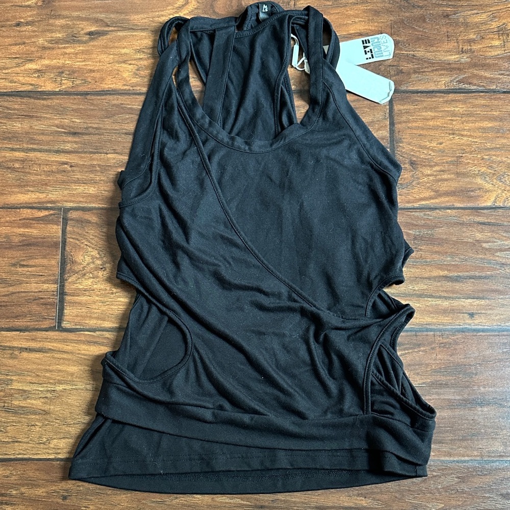 Los Angeles based activewear brand Magnlens , top new, never been worn